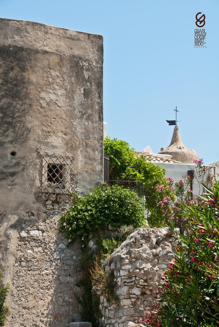 לינה וארוחת בוקר ויאסטה Torre La Mezzaluna מראה חיצוני תמונה