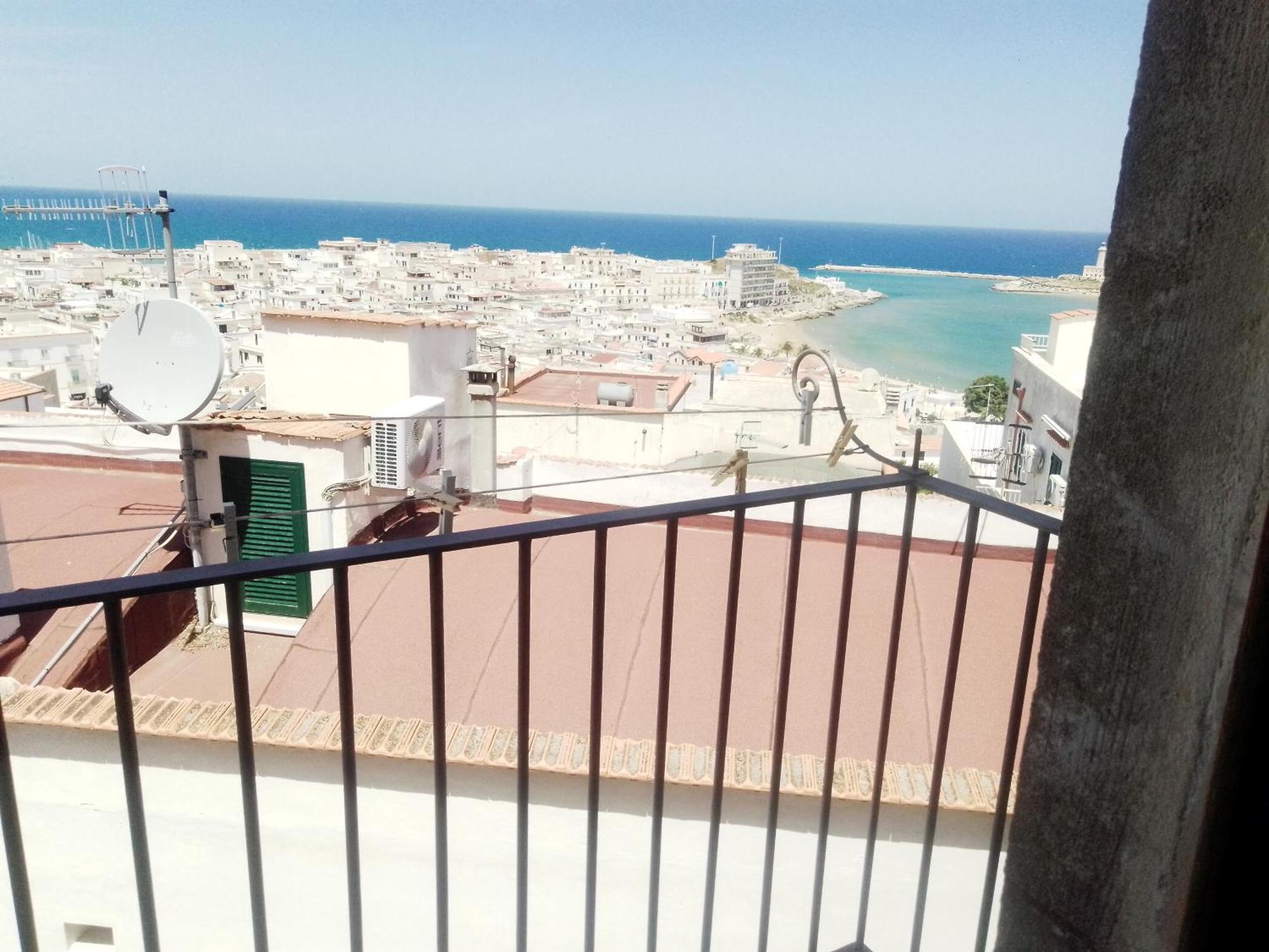 לינה וארוחת בוקר ויאסטה Torre La Mezzaluna מראה חיצוני תמונה