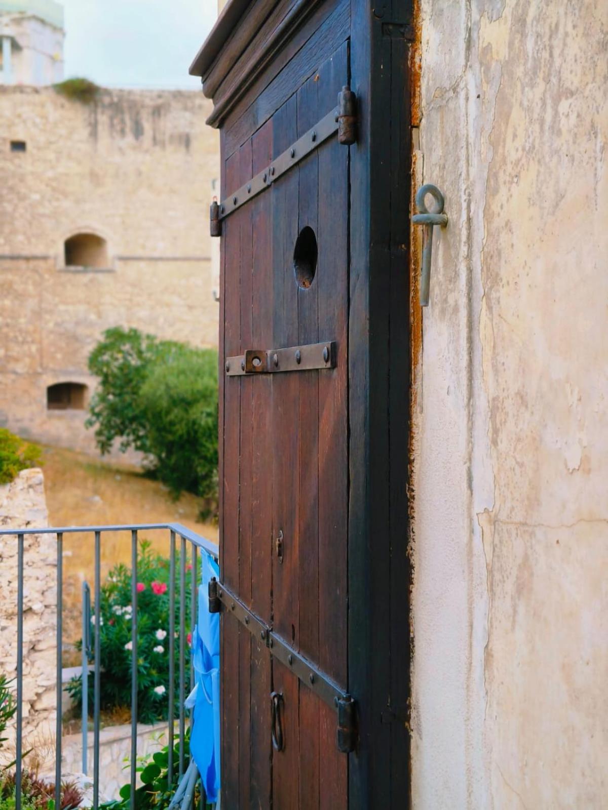 לינה וארוחת בוקר ויאסטה Torre La Mezzaluna מראה חיצוני תמונה