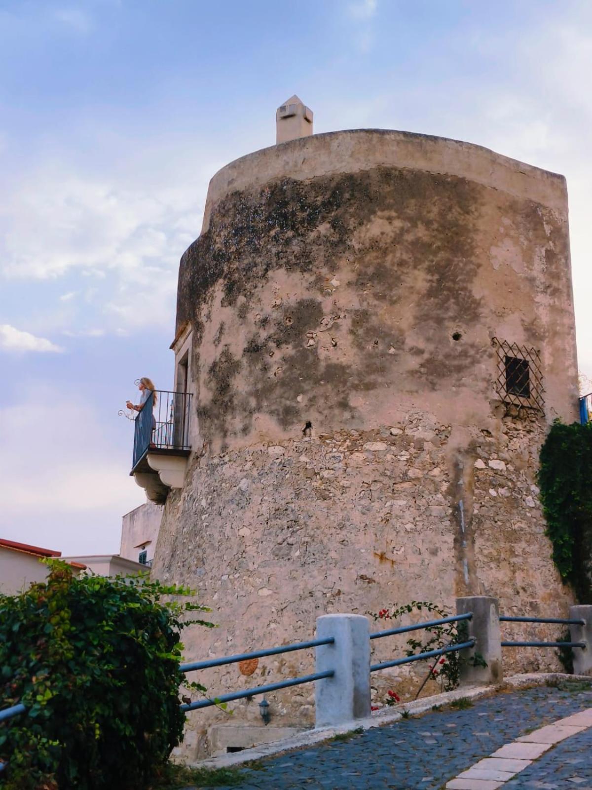 לינה וארוחת בוקר ויאסטה Torre La Mezzaluna מראה חיצוני תמונה